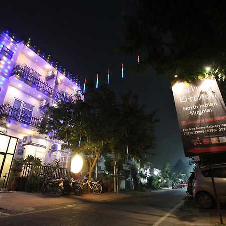 Super Townhouse Kachnar House Vikas Nagar Otel Hasanganj Dış mekan fotoğraf